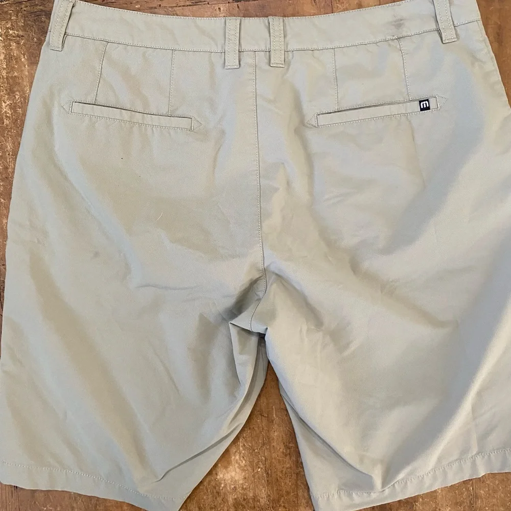 Travis Mathew Shorts Men 36 Tan Khaki Golf Chino - Picture 3 of 7